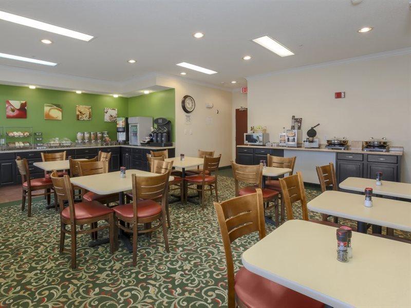 Wingate By Wyndham Uniontown Hotel Exterior photo