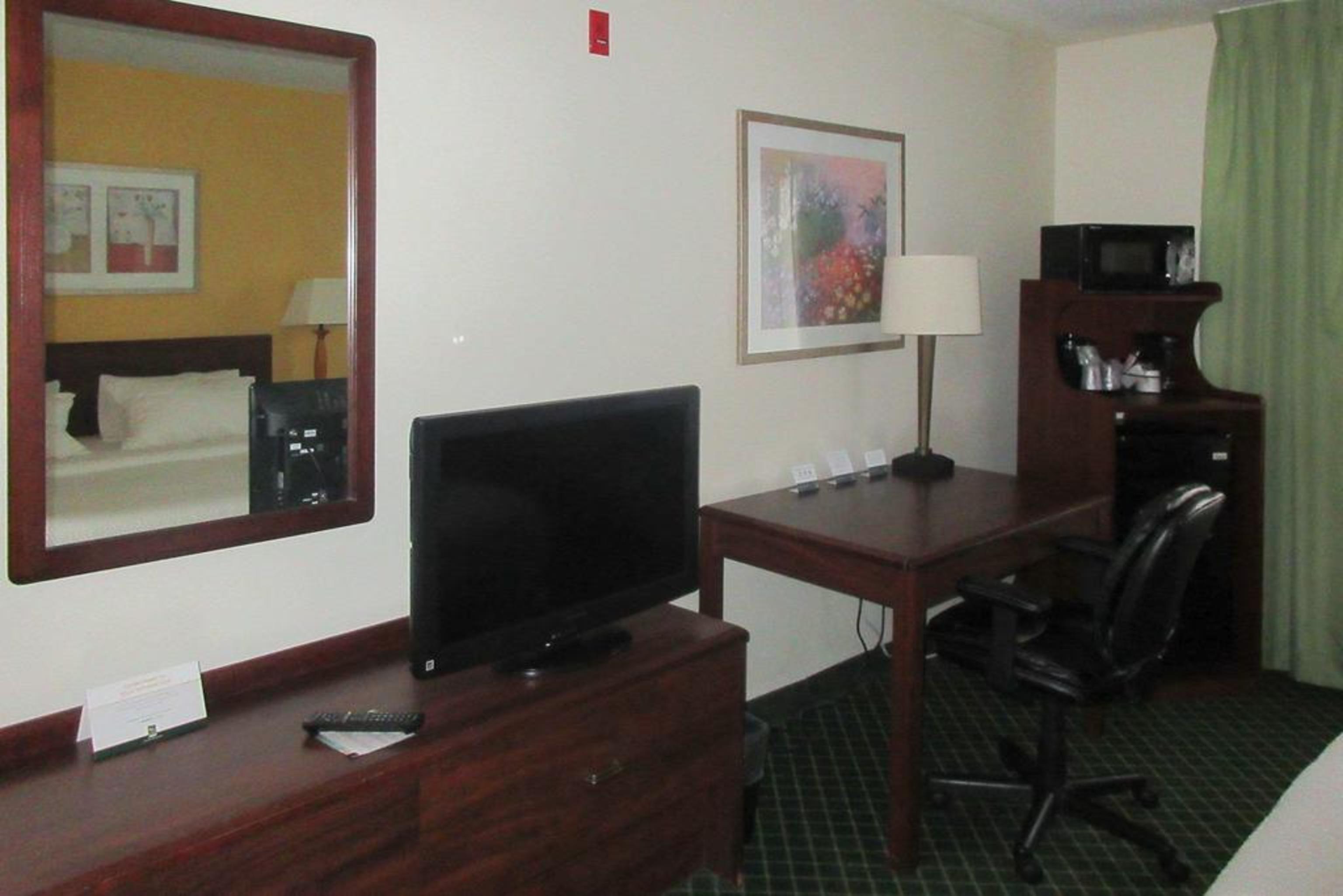 Wingate By Wyndham Uniontown Hotel Exterior photo
