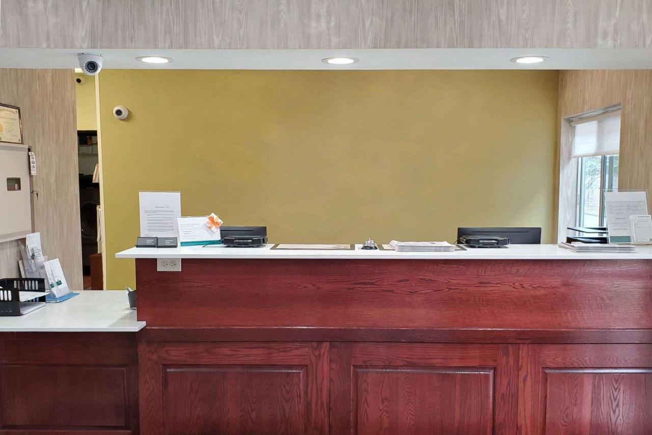 Wingate By Wyndham Uniontown Hotel Exterior photo