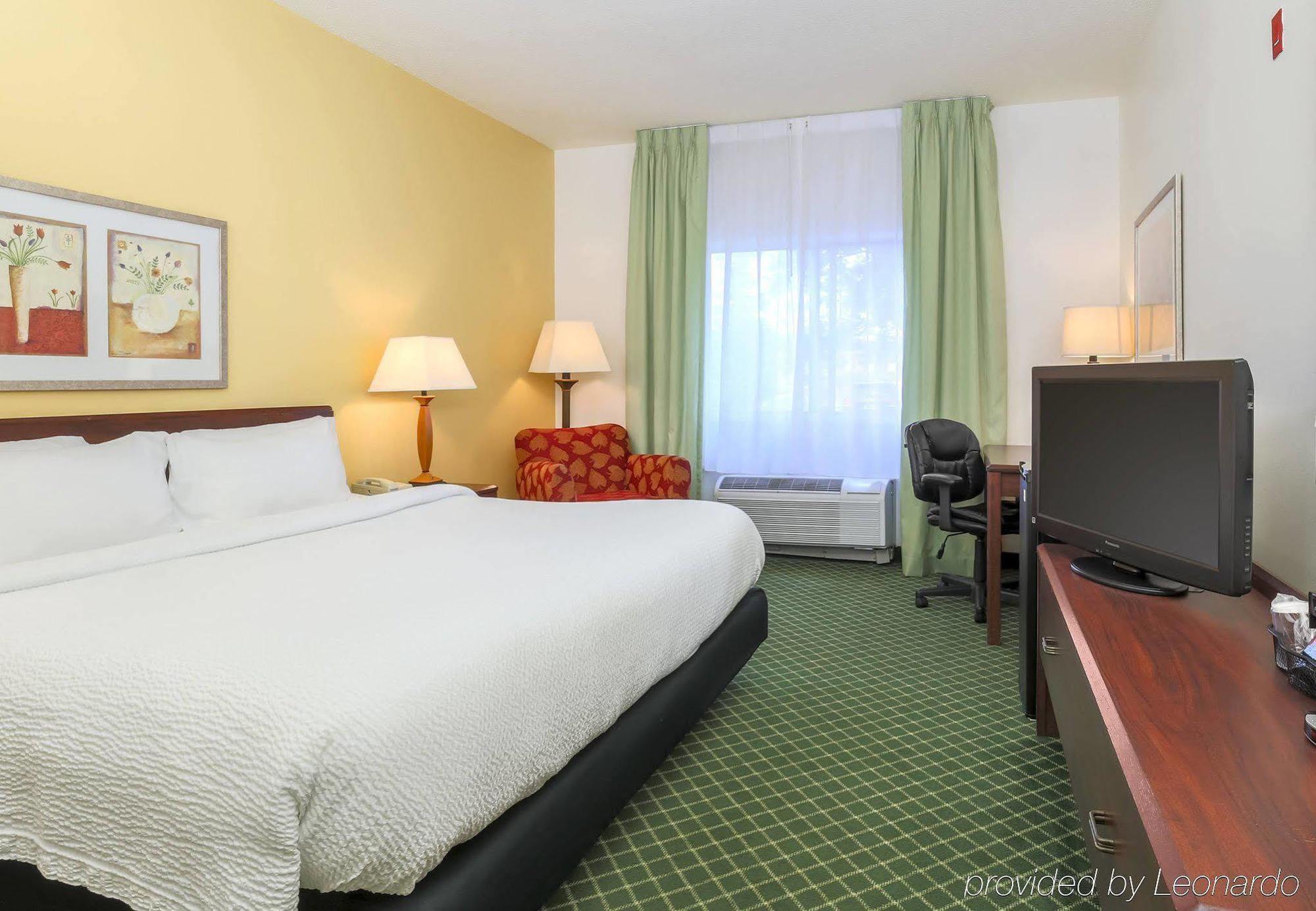 Wingate By Wyndham Uniontown Hotel Exterior photo