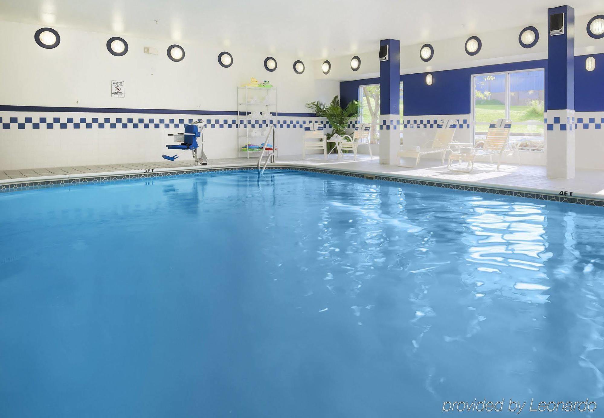 Wingate By Wyndham Uniontown Hotel Exterior photo