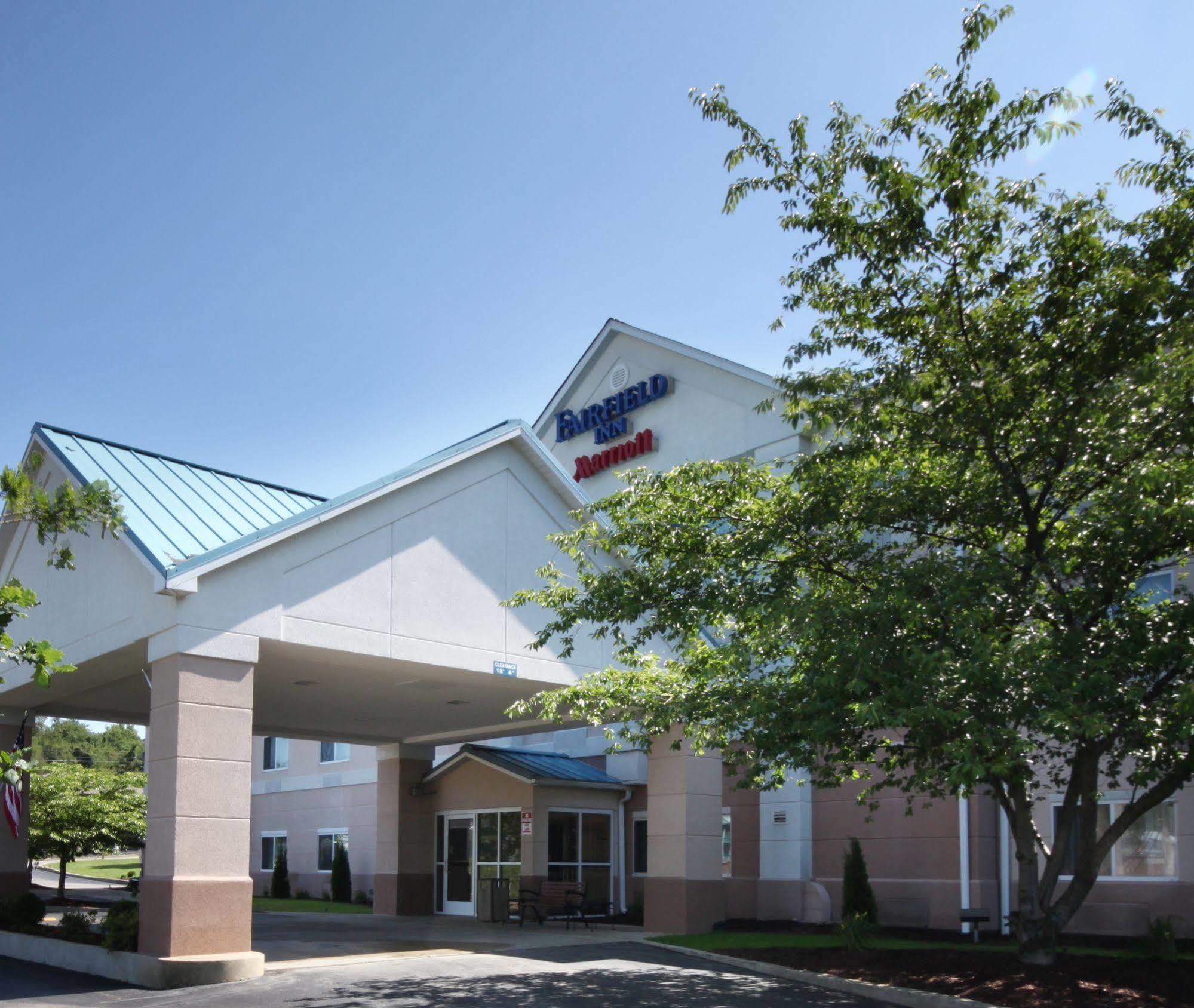Wingate By Wyndham Uniontown Hotel Exterior photo