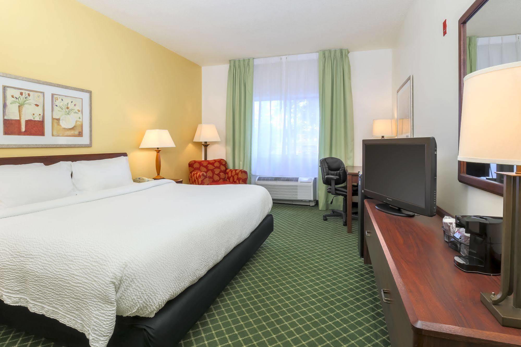 Wingate By Wyndham Uniontown Hotel Exterior photo