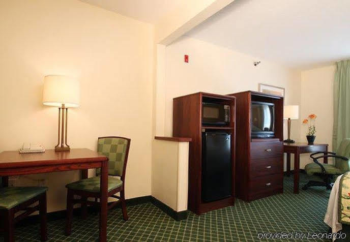 Wingate By Wyndham Uniontown Hotel Exterior photo